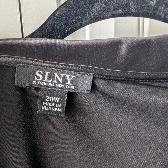 SLNY Black Midi Dress with Bold Red Floral Design - Picture 4 of 4